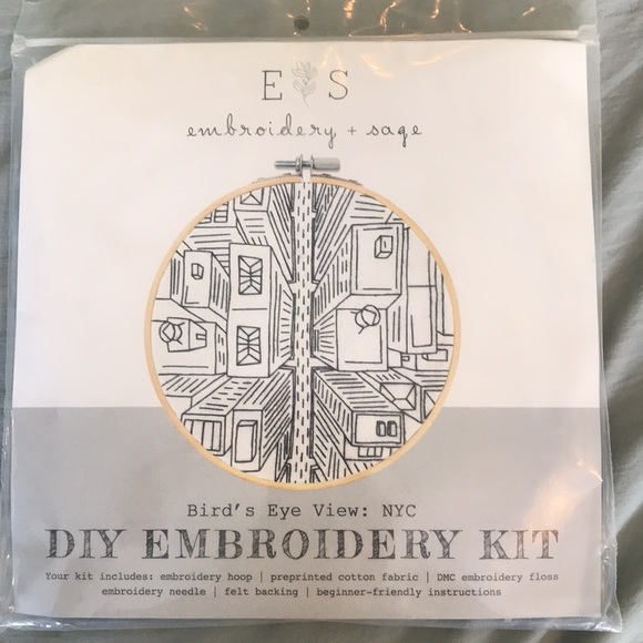 NWT Lot of Two Embroidery Kits. Large Dog Collar & NYC Skyline. - Picture 2 of 13